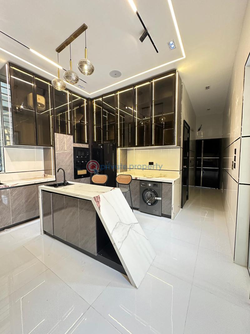 5 bedroom Detached Duplex For Sale Chevron Tollgate Lekki Lagos - 8