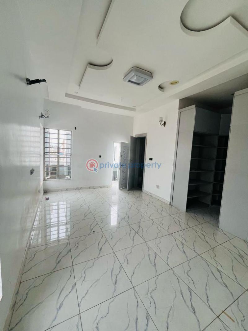 Spacious master bedroom - 4 1 bedroom Shared Apartment For Rent Orchid Road Lekki Lagos - 4