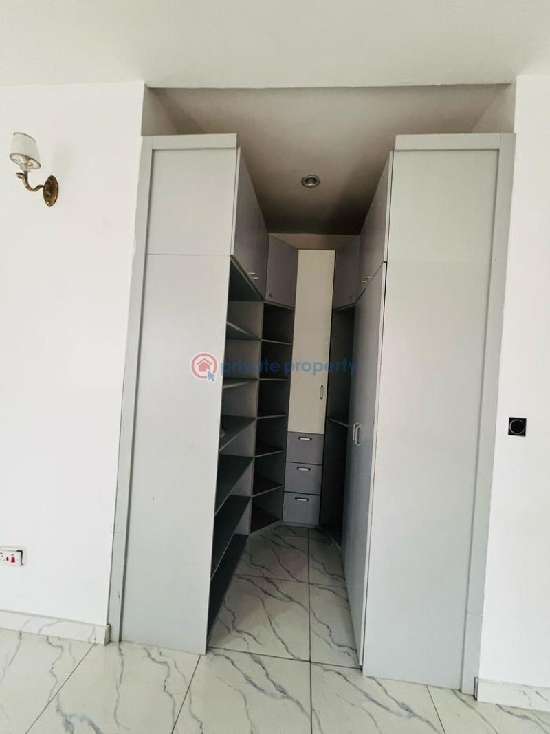 Spacious master bedroom - 5 1 bedroom Shared Apartment For Rent Orchid Road Lekki Lagos - 5