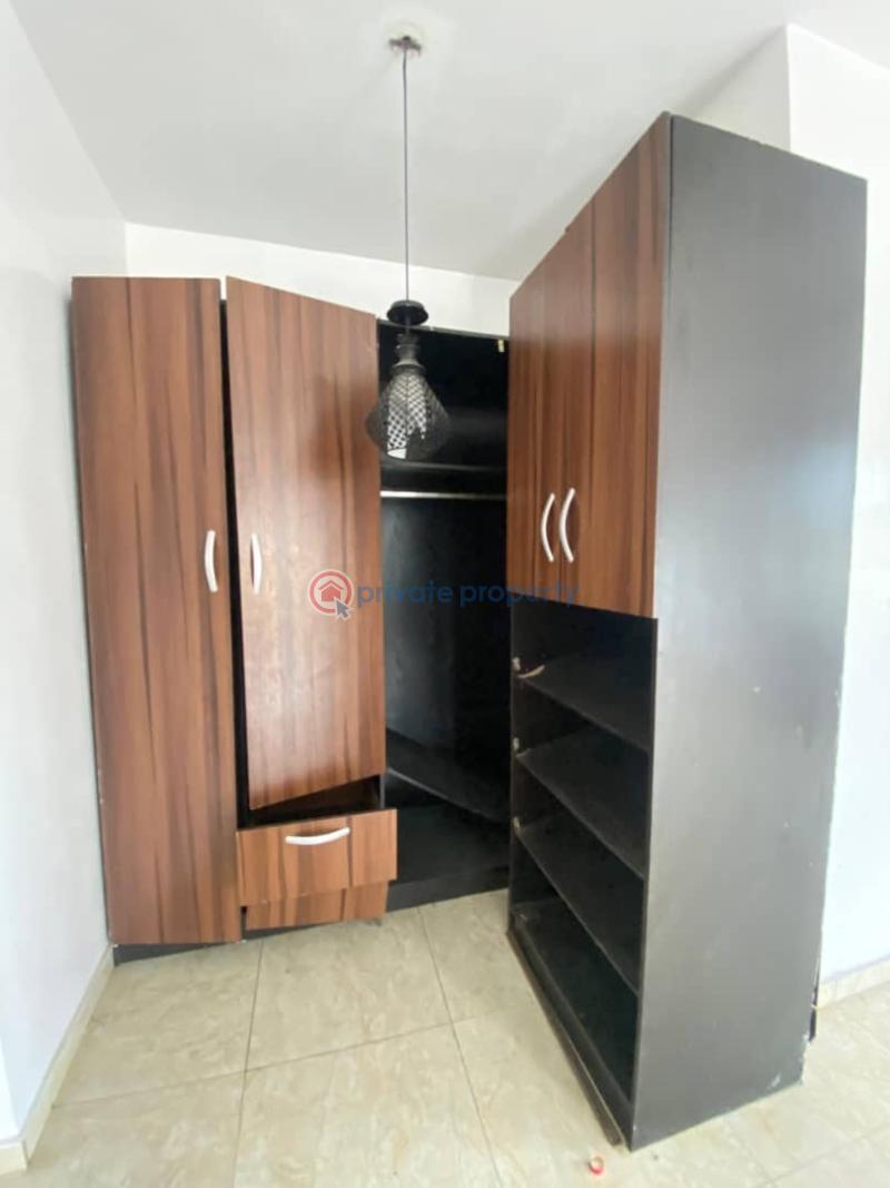 Spacious master’s bedroom with open fitted kitchen & balcony - 2 1 bedroom Shared Apartment For Rent Chevron Drive Lekki Lagos - 2