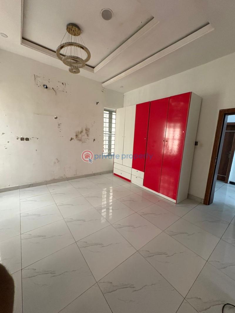 Spacious master’s room upstairs with jacuzzi & balcony - 3 1 bedroom Shared Apartment For Rent Van Daniel, Orchid Lekki Lagos - 3