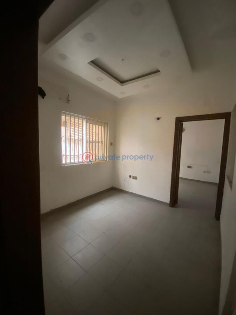Spacious mini flat with large space  in an estate - 3 1 bedroom Mini Flat For Rent Off Admiralty Way Lekki Phase 1 Lagos - 3