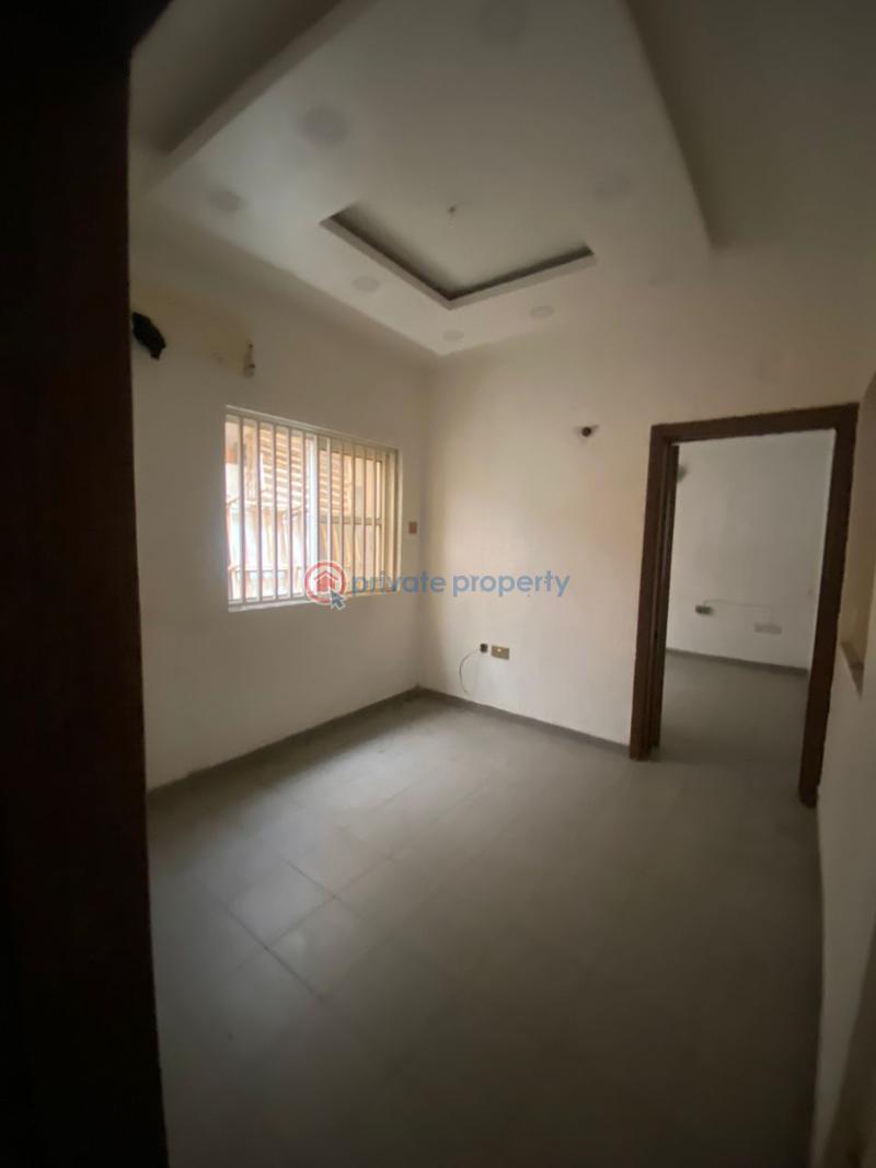 Spacious mini flat with large space  in an estate - 1 1 bedroom Mini Flat For Rent Off Admiralty Way Lekki Phase 1 Lagos - 1