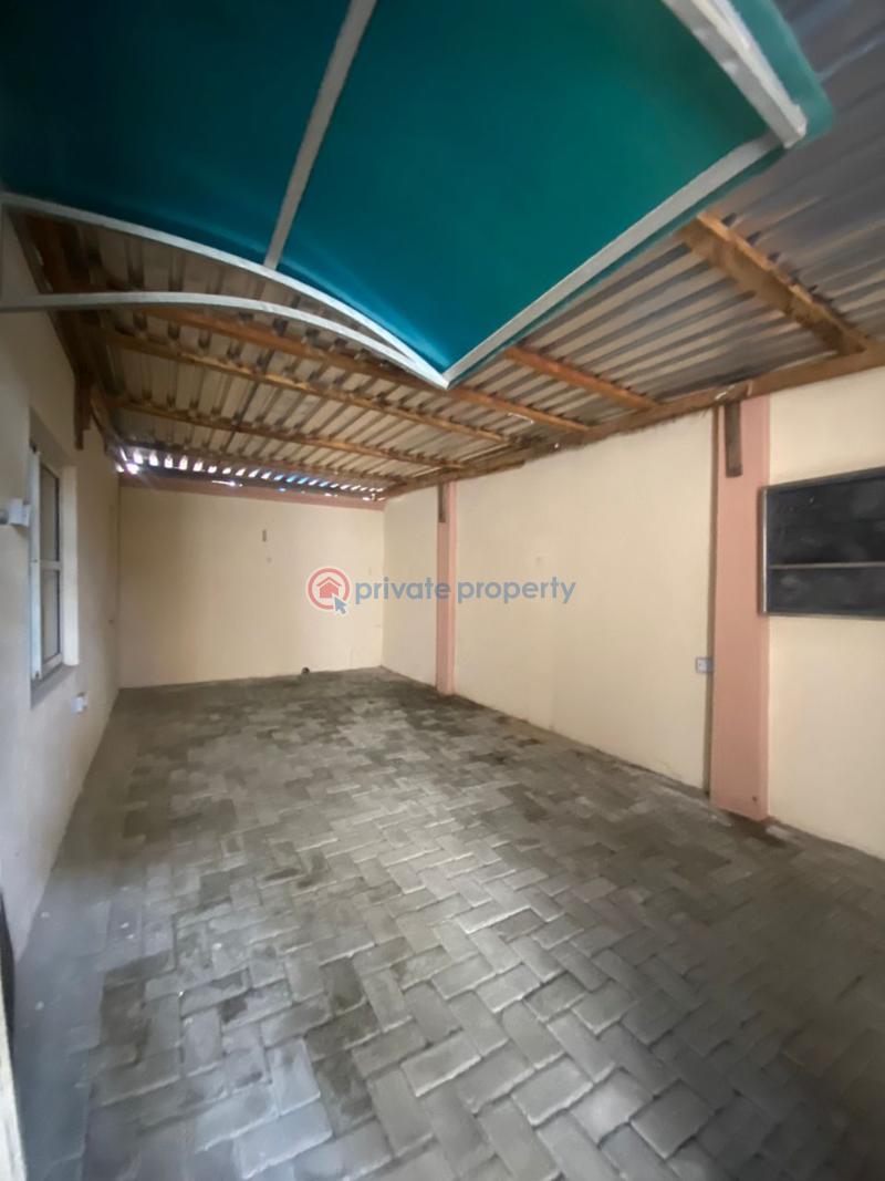 Spacious mini flat with large space  in an estate - 4 1 bedroom Mini Flat For Rent Off Admiralty Way Lekki Phase 1 Lagos - 4