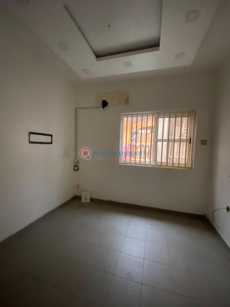 Spacious mini flat with large space  in an estate - 2 1 bedroom Mini Flat For Rent Off Admiralty Way Lekki Phase 1 Lagos - 2