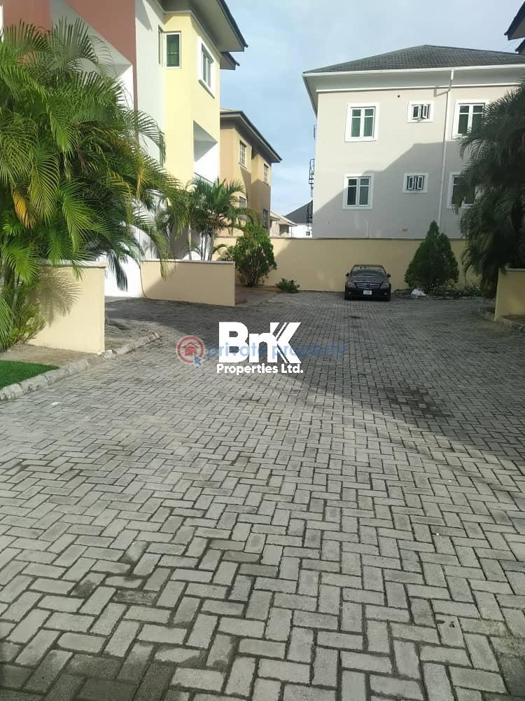 Spacious neat and well maintained 4 bedroom terraced - 1 4 bedroom Terraced Duplex For Rent Ikota Lekki Lagos - 1