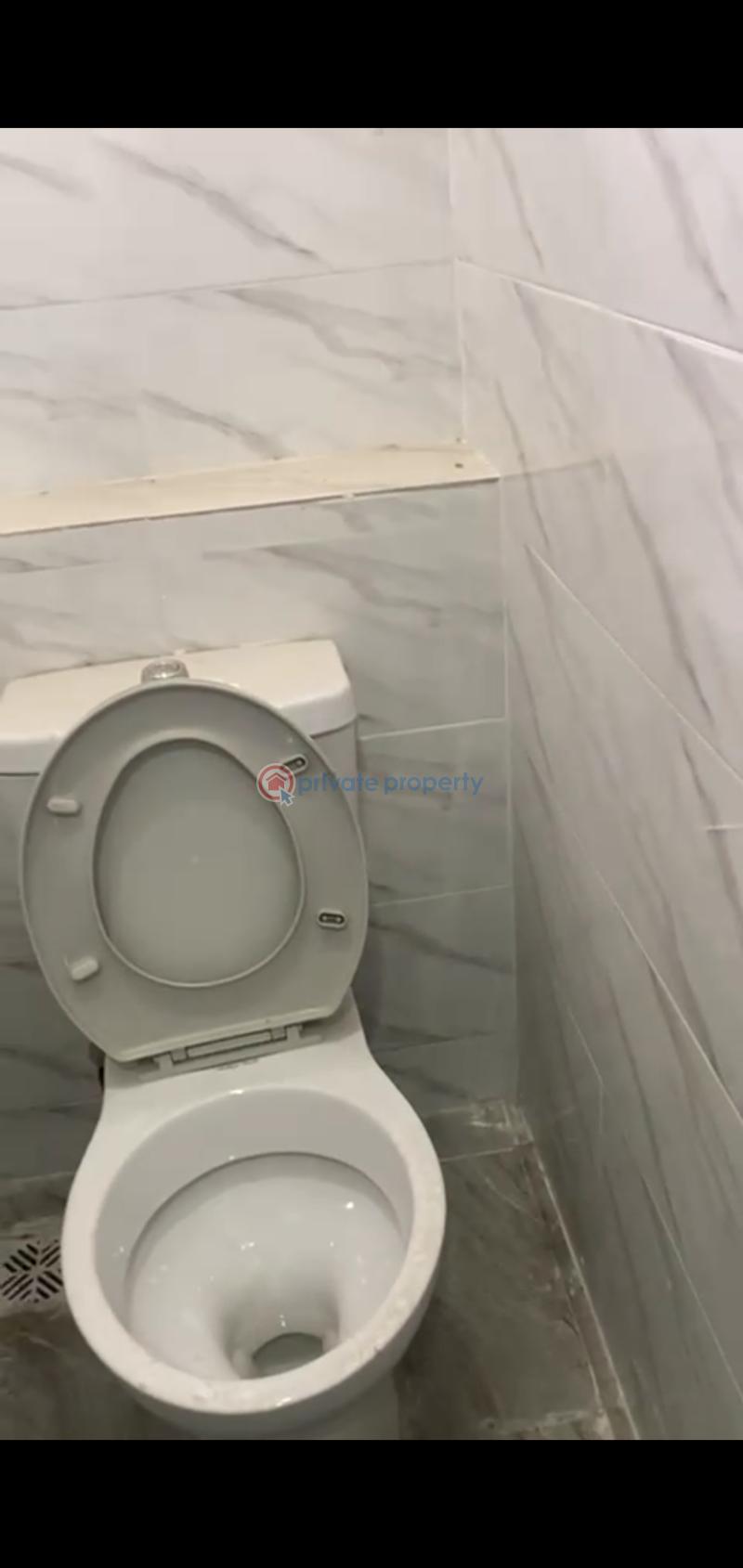 Spacious neat and well positioned office space in a secure estate - 7 Office For Rent Osapa London Lekki Lagos - 7