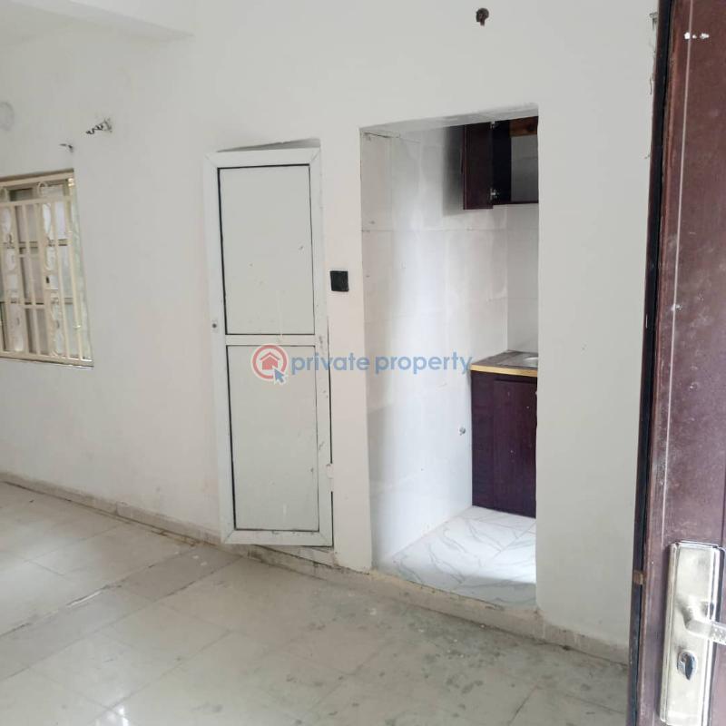 Self Contain For Rent Platinum Way Jakande Lekki Lagos - 2