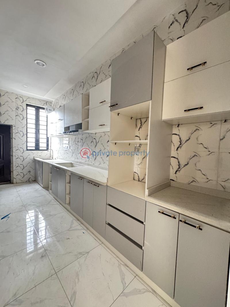 Spacious self compound 3 bedroom terraced duplex . - 3 3 bedroom Terrace For Sale Ikota Lekki Lagos - 3