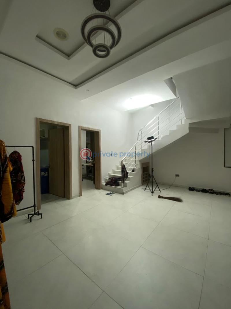 Spacious semi-master’s bedroom - 3 1 bedroom Shared Apartment For Rent Ikota Lekki Lagos - 3