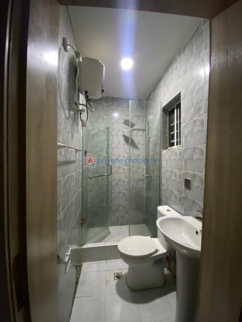 Spacious semi-master’s bedroom - 1 1 bedroom Shared Apartment For Rent Ikota Lekki Lagos - 1