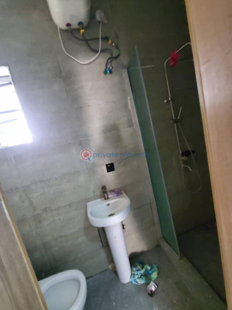 Spacious semi master’s bedroom (upstairs) - 2 1 bedroom Shared Apartment For Rent Orchid Lekki Lagos - 2