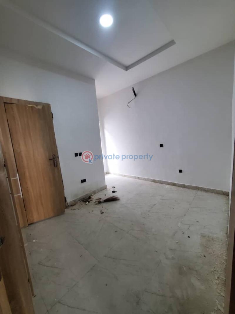 Spacious semi master’s bedroom (upstairs) - 4 1 bedroom Shared Apartment For Rent Orchid Lekki Lagos - 4
