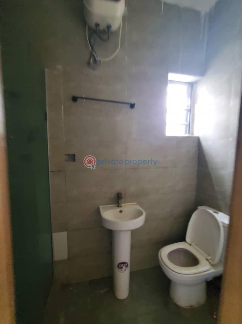 Spacious semi master’s bedroom (upstairs) - 3 1 bedroom Shared Apartment For Rent Orchid Lekki Lagos - 3