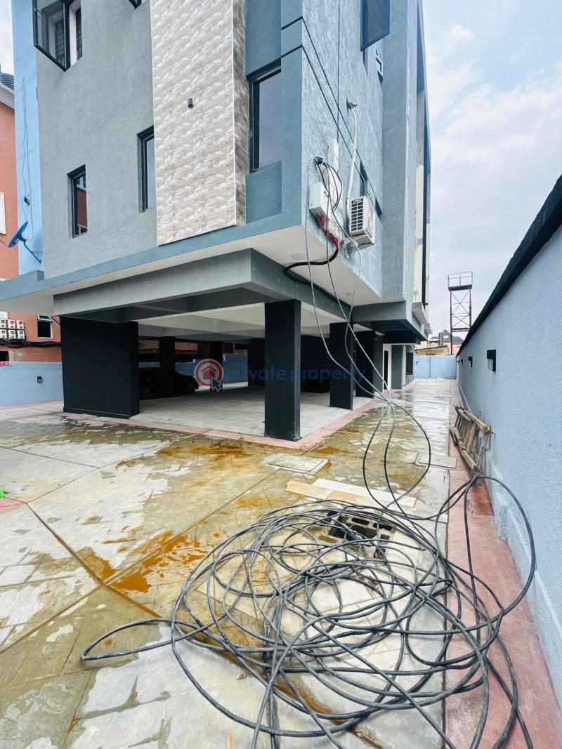 2 bedroom Block Of Flats For Sale Surulere Lagos - 1