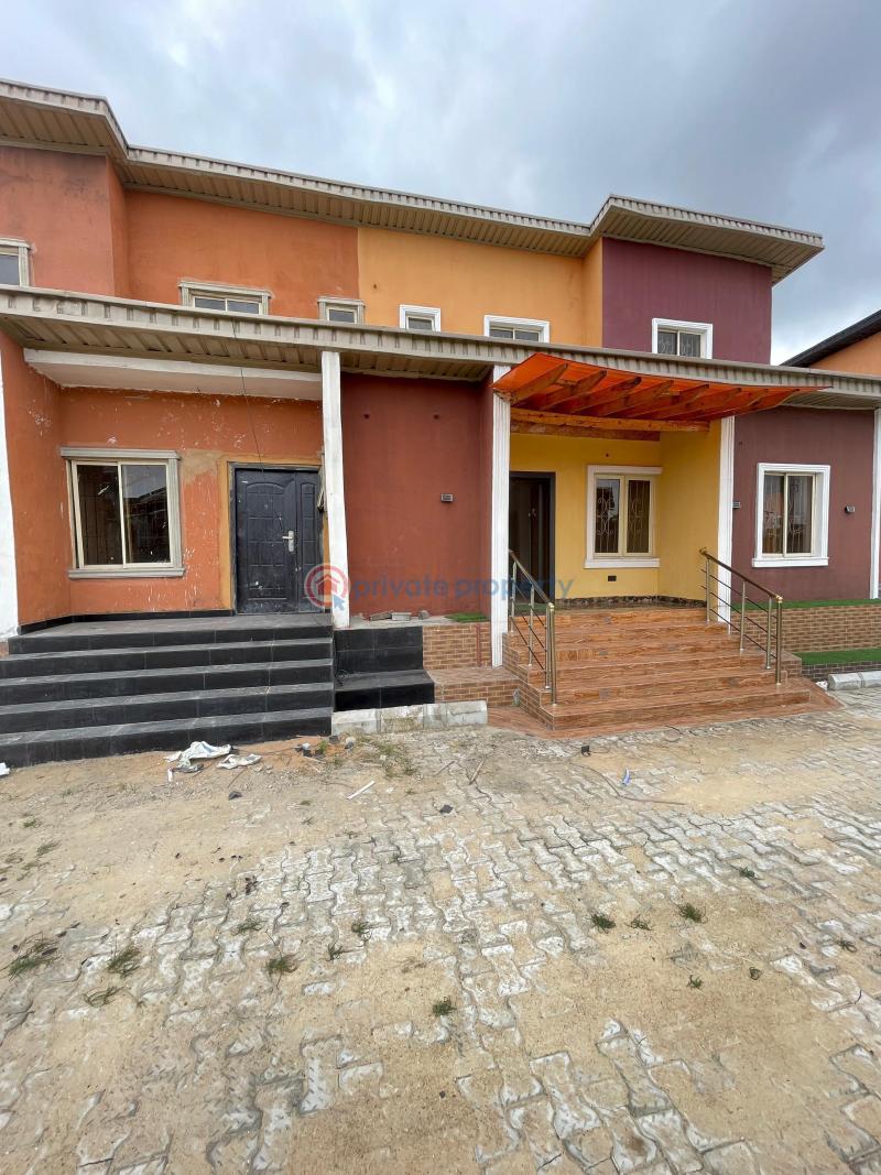 3 bedroom Semi detached Duplex For Sale Yaba Lagos