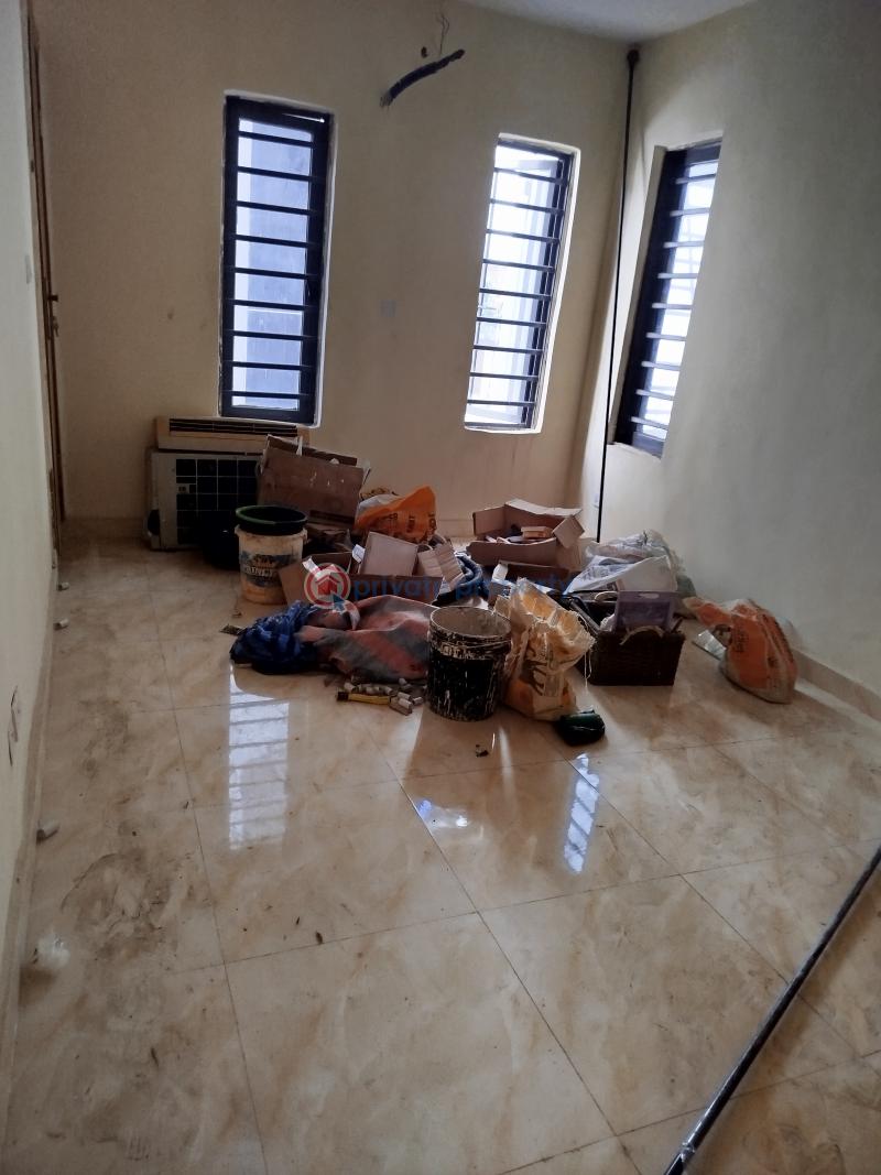 3 bedroom Block Of Flats For Sale Alagomeji Yaba Lagos - 2