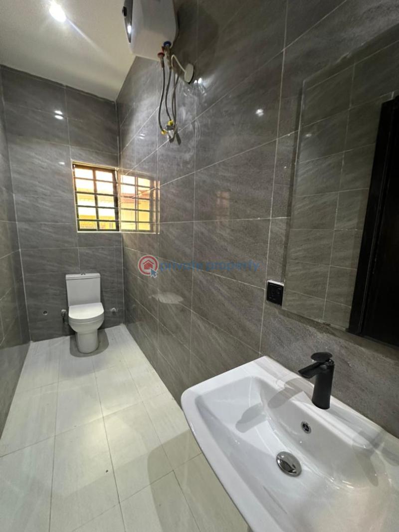 Spaciously built 3bedroom apartment with bq and elevator - 17 3 bedroom Block Of Flats For Sale Lekki Phase 1 Lagos - 17