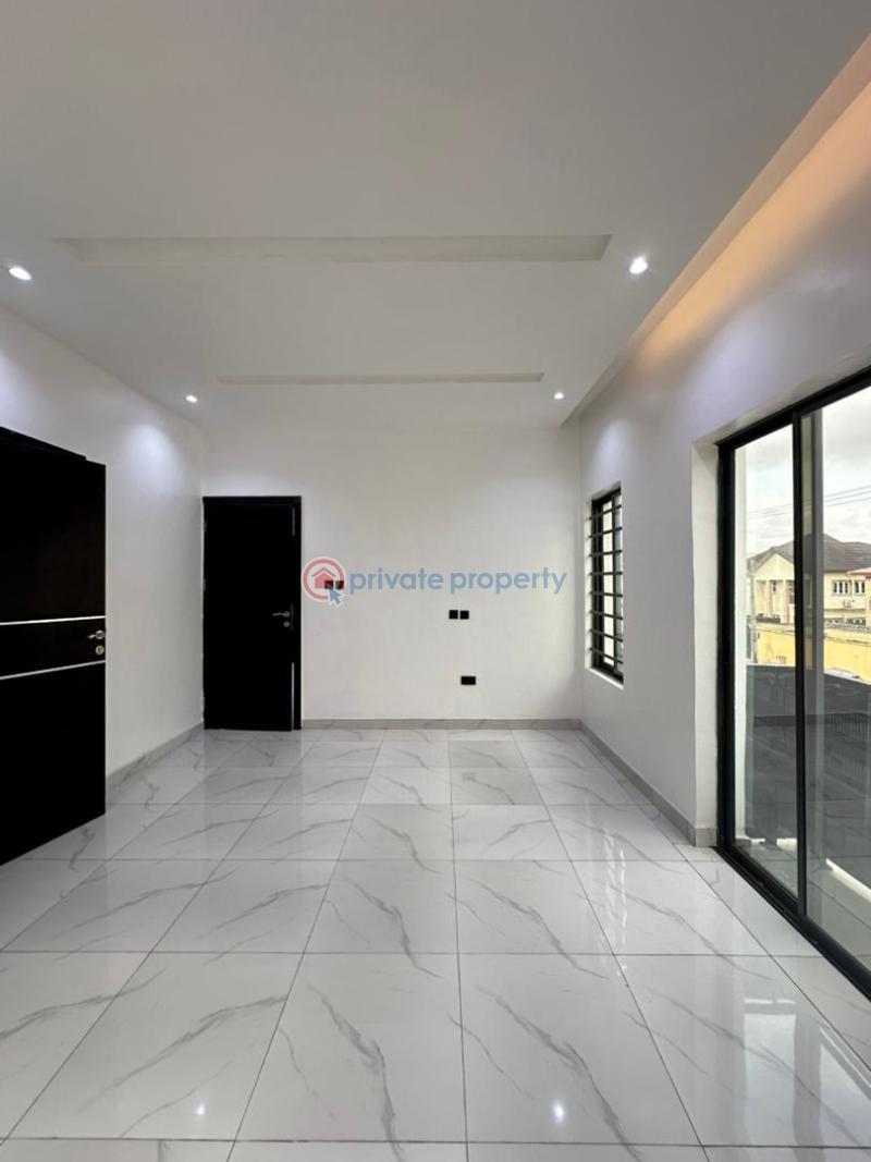 Spaciously built 3bedroom apartment with bq and elevator - 14 3 bedroom Block Of Flats For Sale Lekki Phase 1 Lagos - 14