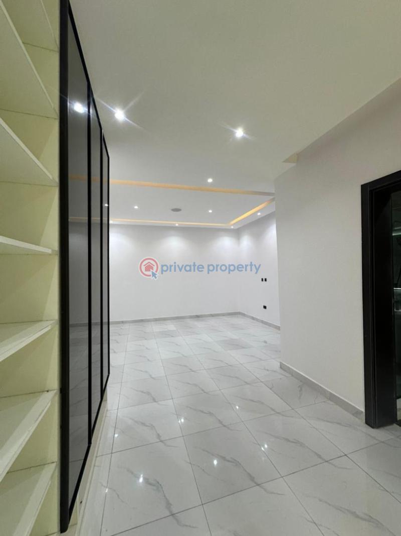 Spaciously built 3bedroom apartment with bq and elevator - 10 3 bedroom Block Of Flats For Sale Lekki Phase 1 Lagos - 10