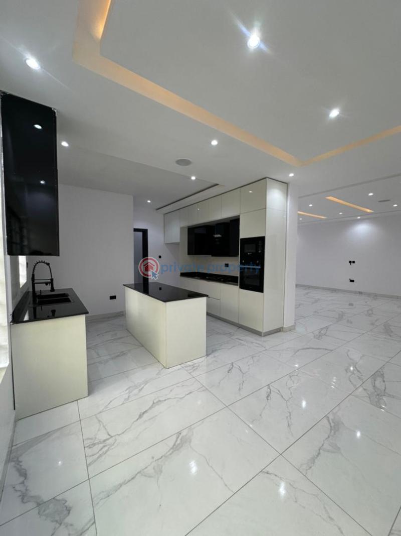 Spaciously built 3bedroom apartment with bq and elevator - 4 3 bedroom Block Of Flats For Sale Lekki Phase 1 Lagos - 4