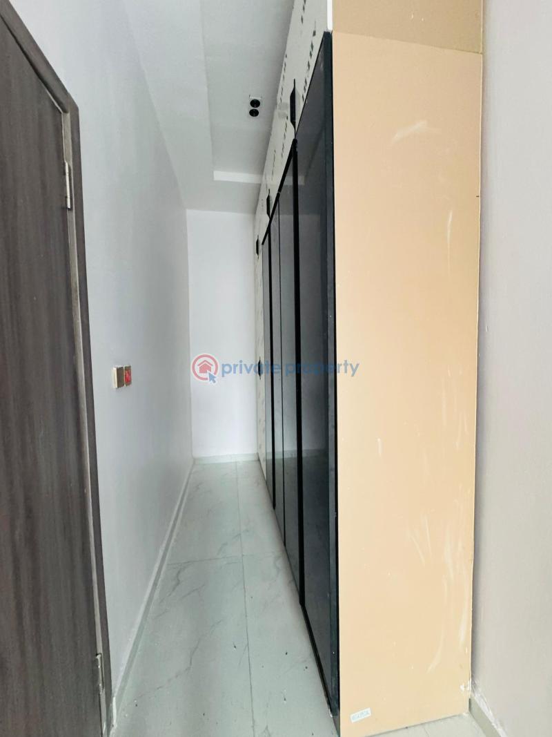 4 bedroom Block Of Flats For Sale Spaciously Built 4 Bedroom Apartment With A Bq, Gym, Communal Pool And Elevator Ikeja GRA Lagos - 11