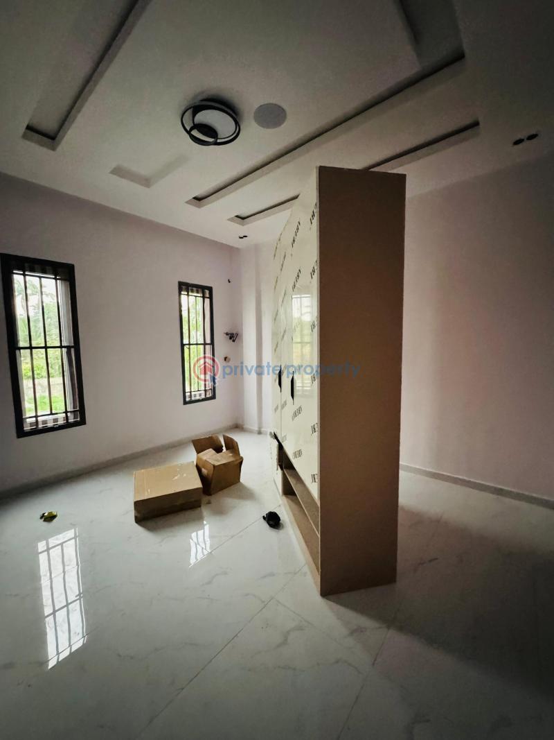 4 bedroom Block Of Flats For Sale Spaciously Built 4 Bedroom Apartment With A Bq, Gym, Communal Pool And Elevator Ikeja GRA Lagos - 19