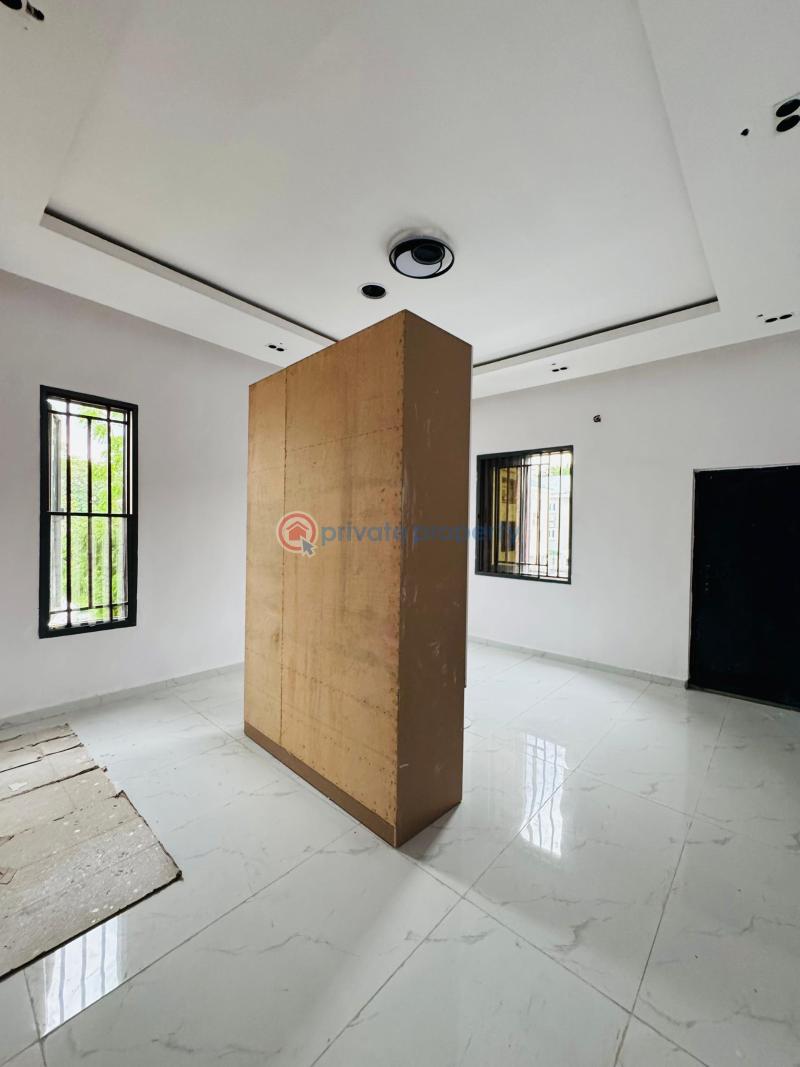 4 bedroom Block Of Flats For Sale Spaciously Built 4 Bedroom Apartment With A Bq, Gym, Communal Pool And Elevator Ikeja GRA Lagos - 14