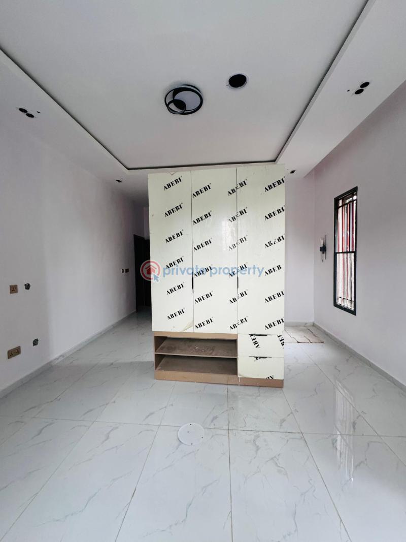 4 bedroom Block Of Flats For Sale Spaciously Built 4 Bedroom Apartment With A Bq, Gym, Communal Pool And Elevator Ikeja GRA Lagos - 15