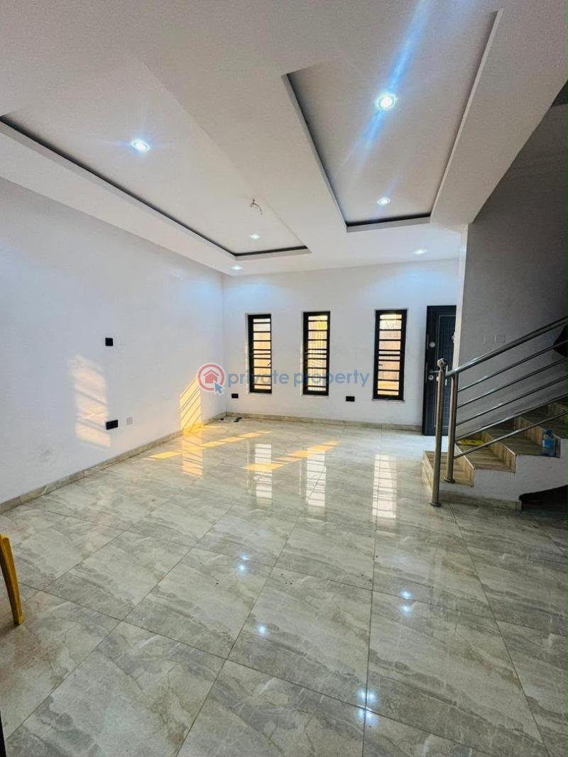 4 bedroom Semi detached Duplex For Sale Spaciously Built 4 Bedroom Detached Duplex Gbagada Lagos - 3