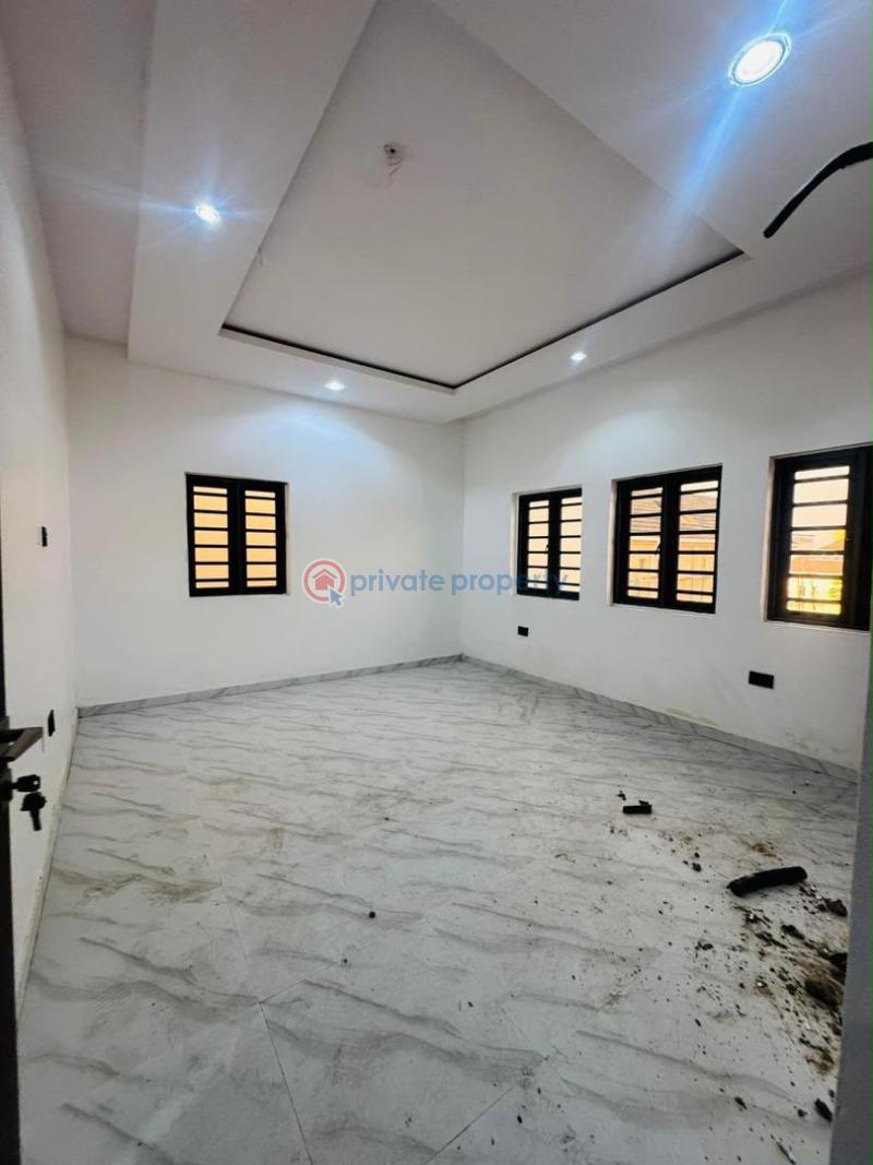 4 bedroom Semi detached Duplex For Sale Spaciously Built 4 Bedroom Detached Duplex Gbagada Lagos - 6