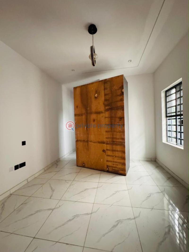 4 bedroom Semi detached Duplex For Sale Spaciously Built 4 Bedroom Semi Detached Duplex In A Very Serene Neighborhood Yaba Lagos - 15