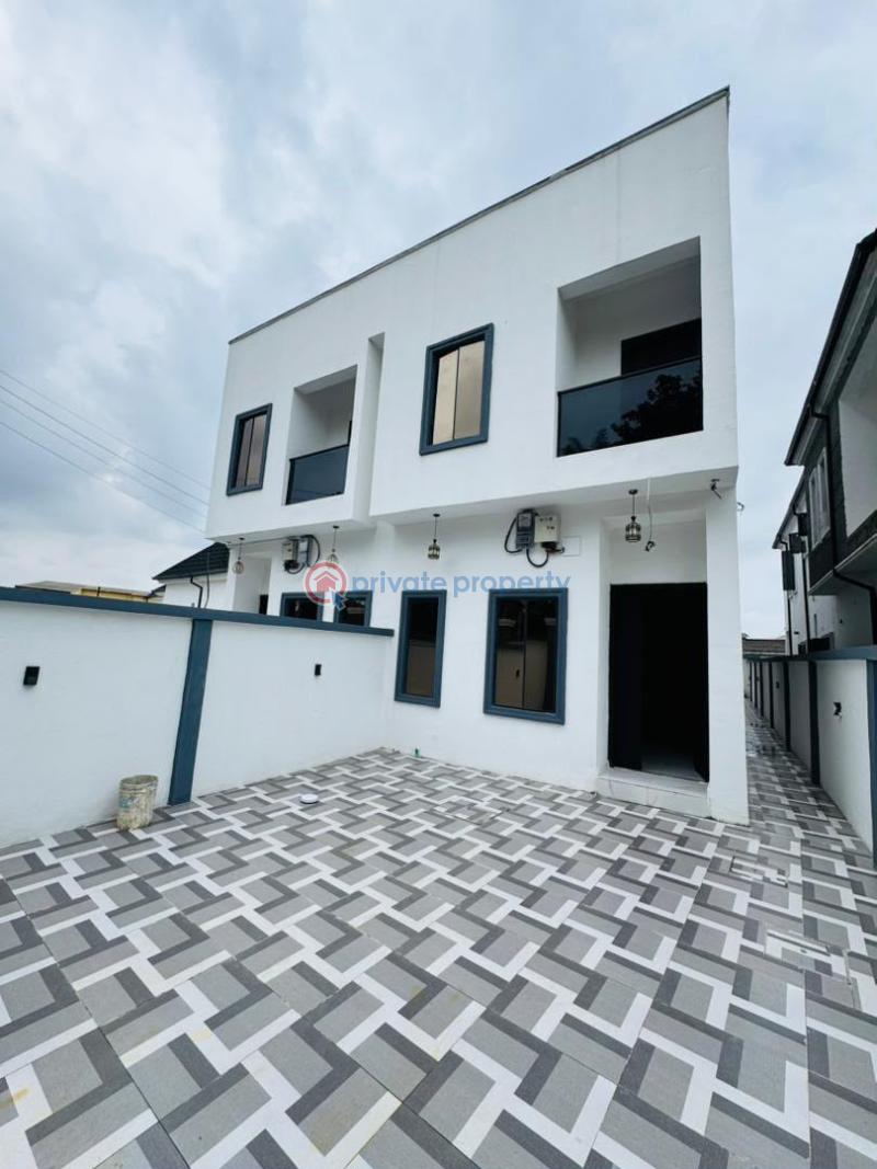 4 bedroom Semi detached Duplex For Sale Spaciously Built 4 Bedroom Semi Detached Duplex, Jibowu Yaba Jibowu Yaba Lagos - 4