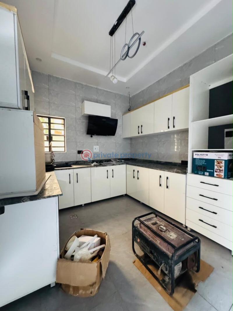 4 bedroom Semi detached Duplex For Sale Spaciously Built 4 Bedroom Semi Detached Duplex In A Very Serene Neighborhood Yaba Lagos - 6