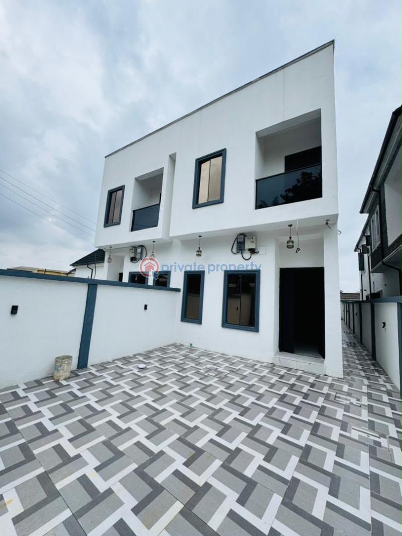 4 bedroom Semi detached Duplex For Sale Spaciously Built 4 Bedroom Semi Detached Duplex In A Very Serene Neighborhood Yaba Lagos - 16