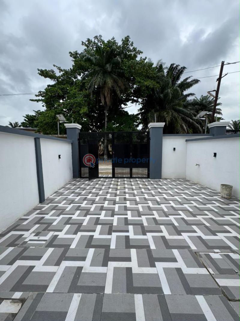 4 bedroom Semi detached Duplex For Sale Spaciously Built 4 Bedroom Semi Detached Duplex In A Very Serene Neighborhood Yaba Lagos - 2