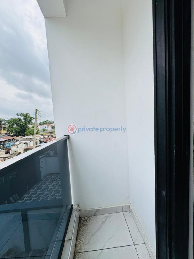 4 bedroom Semi detached Duplex For Sale Spaciously Built 4 Bedroom Semi Detached Duplex In A Very Serene Neighborhood Yaba Lagos - 17