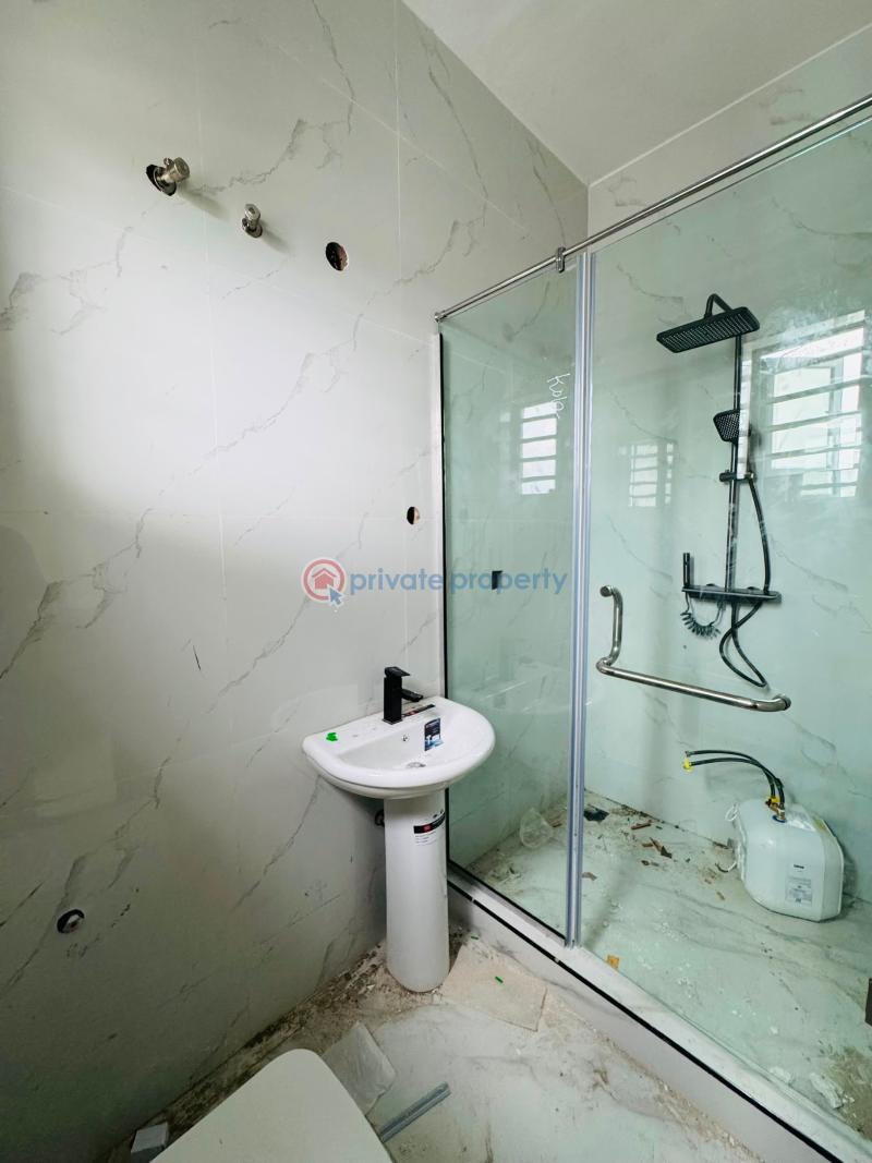 4 bedroom Semi detached Duplex For Sale Spaciously Built 4 Bedroom Semi Detached Duplex With A Room Bq, Omole Phase 1 Omole Phase 1 Ojodu Lagos - 10