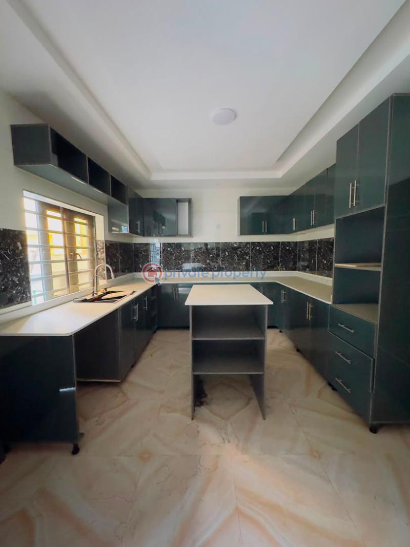 5 bedroom Detached Duplex For Sale Spaciously Built 5 Bedroom Detached Duplex With Bq In A Call To Access Estate, Magodo Gra 1 Magodo GRA Phase 1 Ojodu Lagos - 2