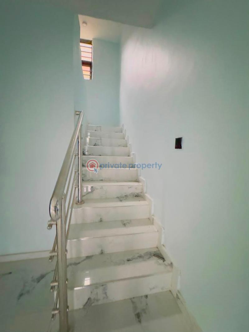 5 bedroom Detached Duplex For Sale Spaciously Built 5 Bedroom Detached Duplex With Bq In A Call To Access Estate, Magodo Gra 1 Magodo GRA Phase 1 Ojodu Lagos - 8