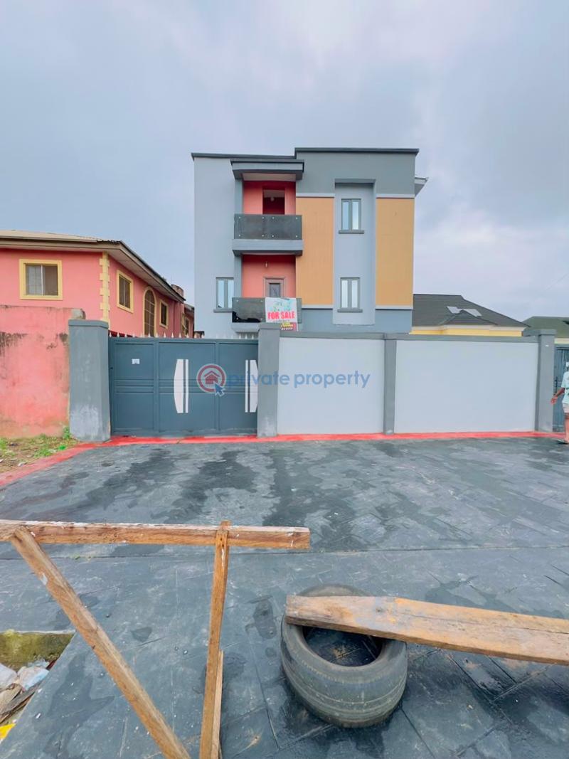 5 bedroom Detached Duplex For Sale Spaciously Built 5 Bedroom Detached Duplex With Bq In A Call To Access Estate, Magodo Gra 1 Magodo GRA Phase 1 Ojodu Lagos - 1