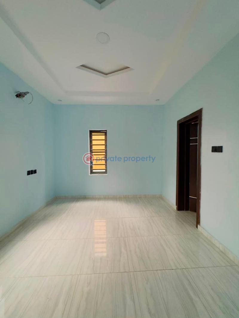 5 bedroom Detached Duplex For Sale Spaciously Built 5 Bedroom Detached Duplex With Bq In A Call To Access Estate, Magodo Gra 1 Magodo GRA Phase 1 Ojodu Lagos - 7