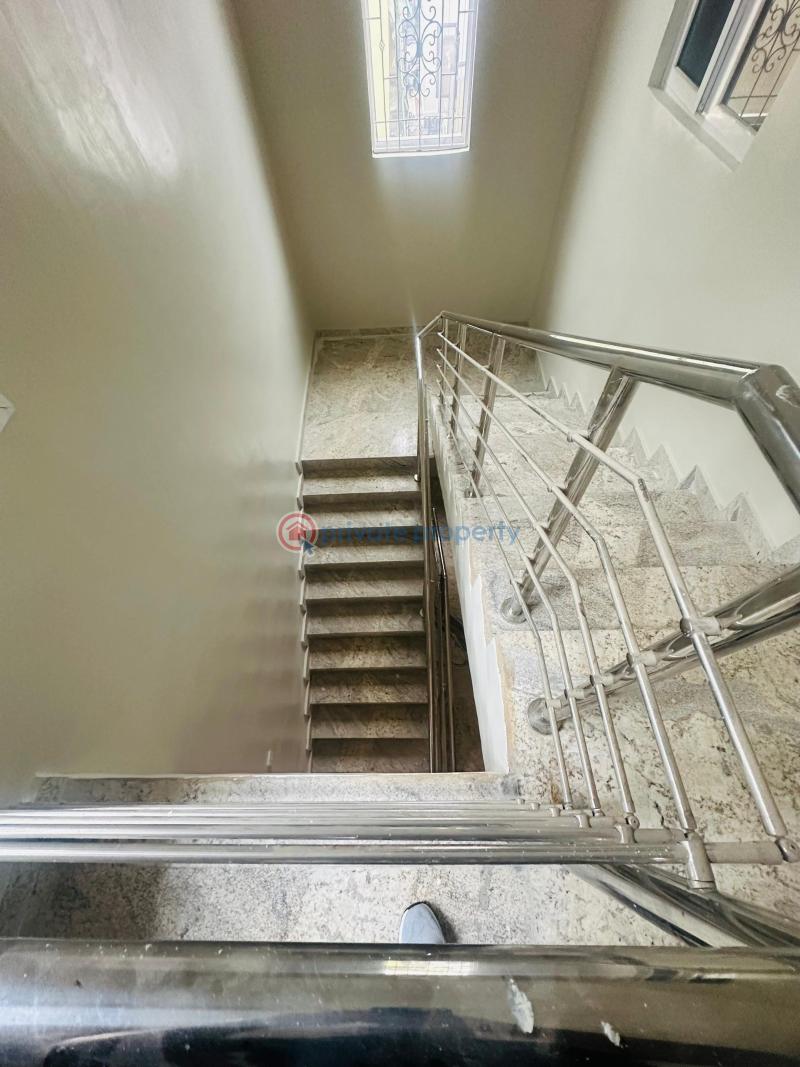 Spaciously built 5 bedroom fully detached duplex with a bq - 9 5 bedroom Detached Duplex For Sale Magodo GRA Phase 2 Kosofe/Ikosi Lagos - 9