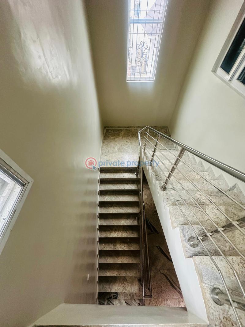 Spaciously built 5 bedroom fully detached duplex with a bq - 10 5 bedroom Detached Duplex For Sale Magodo GRA Phase 2 Kosofe/Ikosi Lagos - 10