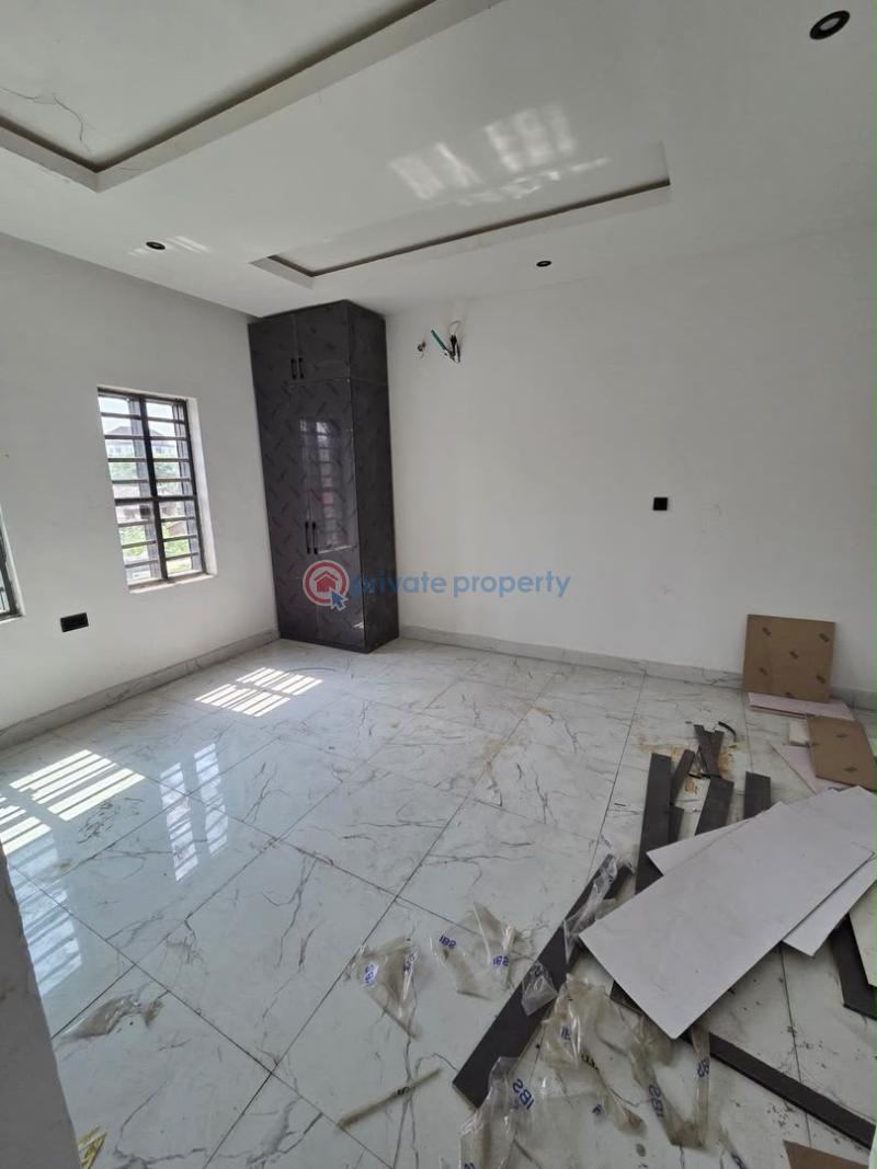 2 bedroom Block Of Flats For Sale Spaciously Crafted 2 Bedroom Apartments , Yaba Yaba Lagos - 13