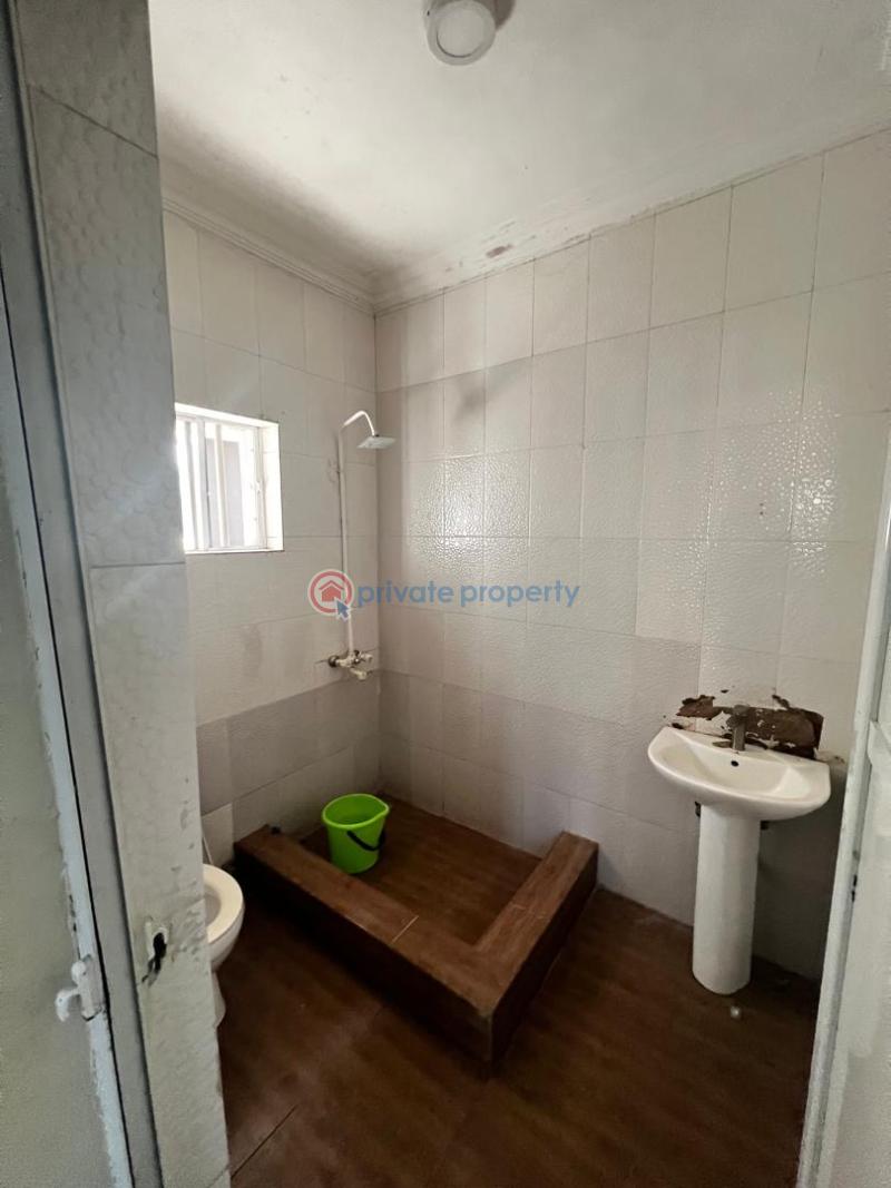 2 bedroom Flat & Apartment For Rent In Good Location In Magodo Ph1 Magodo GRA Phase 1 Ojodu Lagos - 3
