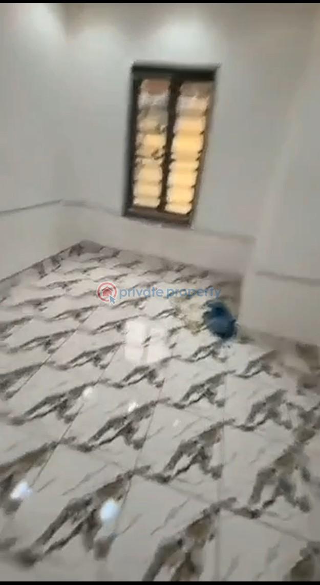 2 bedroom Block Of Flats For Rent Off Kayode Street Onipanu Shomolu Lagos - 2