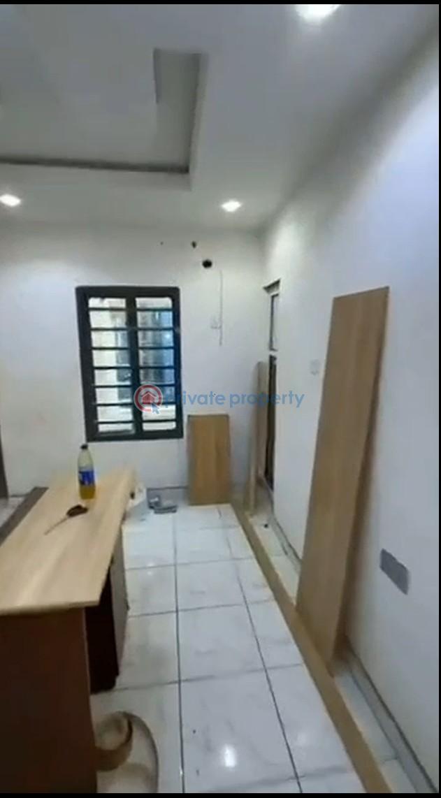 2 bedroom Block Of Flats For Rent Off Kayode Street Onipanu Shomolu Lagos - 3