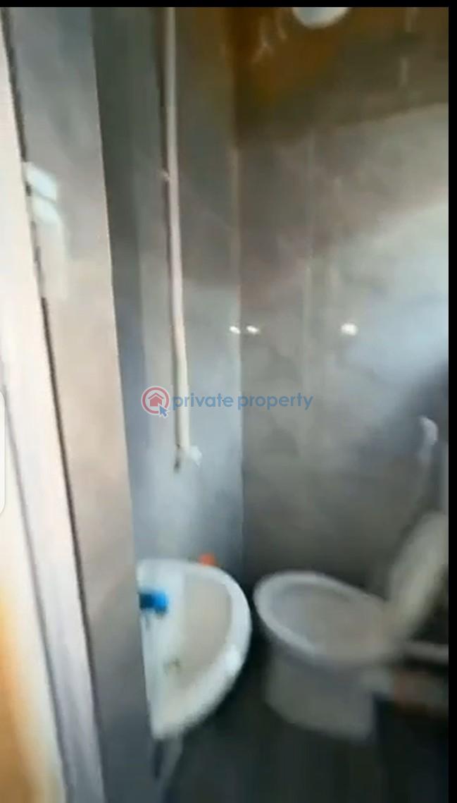 2 bedroom Block Of Flats For Rent Off Kayode Street Onipanu Shomolu Lagos - 4