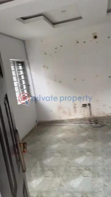 Standard 2 bedrooms flat - 2 2 bedroom Block Of Flats For Rent Off Omilani St Surulere Lagos Itire-Ikate Surulere Lagos - 2